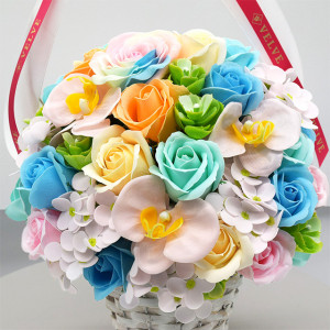 Cosulet floral Queen, cu trandafiri din sapun, hortensii si orhidee 