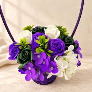 Cosulet cu flori de sapun Floral Collection, trandafiri si hortensii, 33 cm, Mov/Crem - Img 3