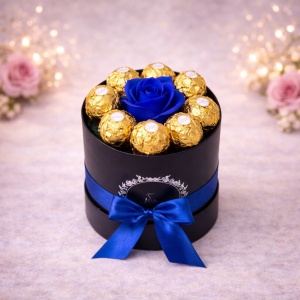 Cutie cadou pentru femei neagra, Sweet Flower, cu trandafir de sapun si 7 praline Ferrero Rocher