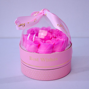 Set elegant din 2 piese, cu trandafiri de sapun in cupola si accesoriu, in cutie cadou, roz