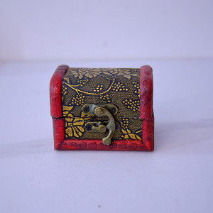 Cutie pentru accesorii, in forma de cufar din lemn 8 x 6 x 6