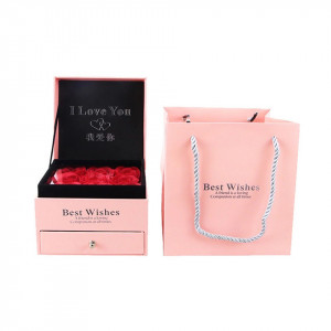 Cutie suport pentru accesorii "Love Wishes" cu sertar, 9 trandafiri de sapun, felicitare si punga de cadou  1