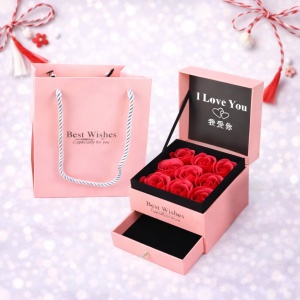 Cutie pentru accesorii "Love Wishes" cu sertar, noua trandafiri de sapun, felicitare si punga de cadou, Roz - Img 3
