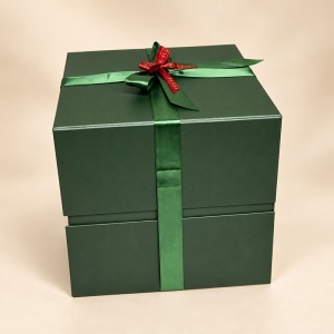 Cutie pentru cadou Green Elegance, verde cu panglica si fundita, 26x25 cm - Img 3