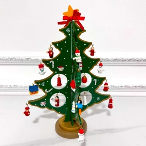 Decoratiune craft Do it Yourself de Craciun, bradut si globulete in miniatura, Verde