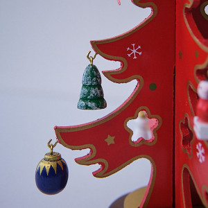 Decoratiune de Craciun, bradut si globulete in miniatura, rosu - 13 x 6.5cm