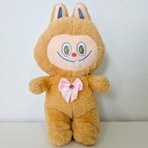 Jucarie de plus iepuras in stil Labubu, cu funda, 30 cm, Caramel - Img 2