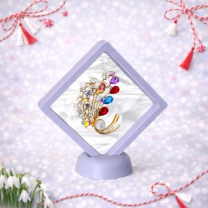Martisor brosa Pearl Bouquet, cu cristale si perle artizanale, in suport elegant, Multicolor