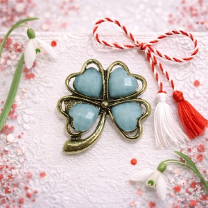 Martisor brosa, trifoi cu patru foi, piatra alba