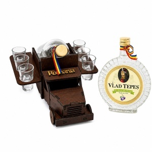 Minibar din lemn in forma de camion, cu sticla 700 ml, 6 pahare si palinca Vlad Tepes 700 ml, Maro inchis - Img 4