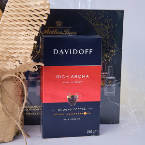 Pachet aniversar Bar Party, cu accesorii bar in cutie tematica, pachet cafea Davidoff, Vin Bottega Pinot Grigio Delle Venezie Rose si cutie cu ciocolata umpluta cu lichior Anthon Bera Dark 187gr, in punga asortata 3