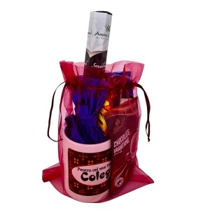 Pachet Brave, pentru cel mai bun coleg, cu cana personalizata, dulciuri, papion si accesorii aromatice - Img 4