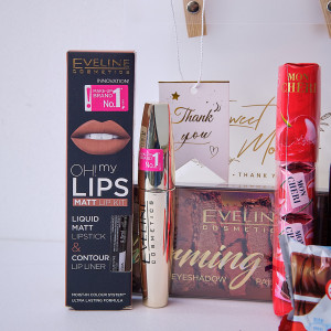 Pachet cadou Beauty Gift, cu Ruj Liquid Matt Eveline Cosmetics, Rimel Eveline Cosmetics, Farduri de pleoape Eveline Charming Mocha, 5 praline Mon Cherry, Kinder Bueno si lichior Angelli Cherry 200ml, in punga asortata, Crem 3