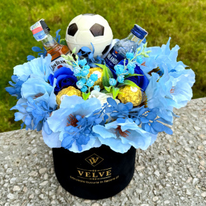 Pachet cadou Delice barbati, cu 2 bauturi alcoolice, flori de sapun, Ferrero Rocher si minge de fotbal decorativa - Img 6