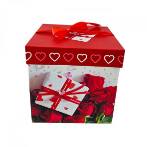 Pachet cadou pentru indragostiti, A Drop of Love, ursulet de plus 20 cm, ghirlanda artizanala cu inimioare catifelate si praline Roshen Cherry Queen 125g, ambalate in cutie deosebita - Img 3