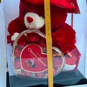 Pachet cadou pentru indragostiti, Sparkle, ursulet de plus 30 cm, set 3 bratari in suport elegant, praline Cherry Queen Rochen 122gr. ambalate in cutie cadou - Img 6