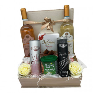 Pachet pentru Nasi, Bottega Pinot GrigioVenezia rosu si alb, Parfum Cuba 100 ml, Trufe Belgian,arahide Nutline si praline Raffaello