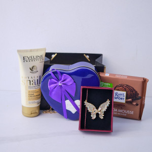 Pachet cadou Tenderness, cu brosa fluture, crema pentru maini Eveline Royal Snail 100ml, ciocolata Ritter Sport Cacao Mousse 100gr si cutie metalica cu trandafiri de sapun si ursulet plus, in punga eleganta tip poseta, Albastru indigo 1