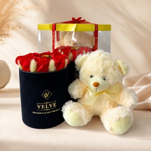 Pachet Drop of Love cu aranjament floral din 9 trandafiri rosii de sapun si ursulet crem de plus, in cutie cadou