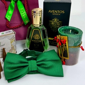 Pachet Elegant Christmas, pentru barbati, cu parfum, lumanare festiva, conuri parfumate, papion elegant si punga cadou, Verde - Img 3