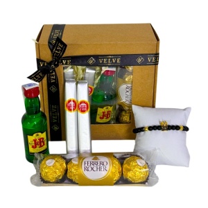 Pachet Event, mini sticla Whisky J&B 50ml, doua trabucuri Premium Punta Cana brown, gust intens ciocolata, bratara cu pietre semipretioase si cristale zirconiu, praline Ferrero Rocher in cutie eleganta, Auriu