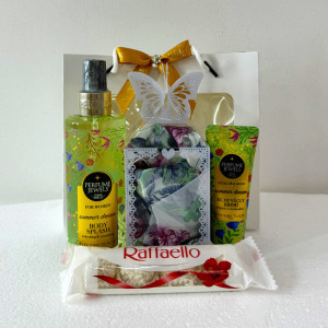 Pachet cadou Eyup, spray de corp 250ml Eyup Sabri-Tuncer, crema de maini si de corp 50ml Eyup Sabri-Tuncer, praline Raffaello 40gr, esarfa, in punga cadou, Verde