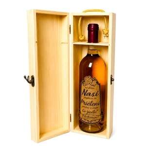 Pachet premium vin propunere nasi in cutie din lemn gravata cu ilustratie conac