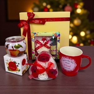 Pachet Pure Love "Pentru cea mai buna sora", cu cana personalizata, lumanare parfumata, trandafiri de sapun si set aromatic, in cutie cadou - Img 2