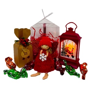 Pachet Secret Santa, cu decoratiune luminoasa tip felinar cu Mos Craciun, ingeras decorativ si bomboane de brad, in cutie transparenta de prezentare