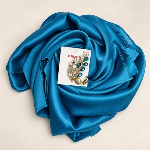 Pachet Silky pentru femei cu esarfa eleganta si brosa, 170 x 90 cm, Albastru turcoaz - Img 2