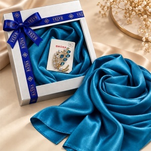 Pachet Silky pentru femei cu esarfa eleganta si brosa, 170 x 90 cm, Turcoaz - Img 3