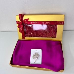 Pachet Silky pentru femei, cu esarfa eleganta si brosa, in cutie cadou, Mov - Img 4