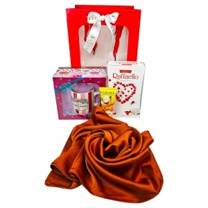Set „Cea mai buna profesoara din lume”, esarfa eleganta, cana personalizata, praline Raffaello si crema de maini Eveline