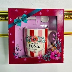 Set „Cea mai buna sora din lume”, esarfa eleganta, cana personalizata, praline Raffaello si crema de maini Eveline - Img 5