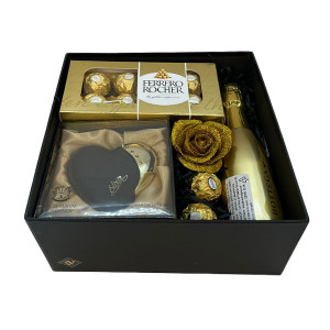 Set cadou dama, Cutie eleganta cu Parfum Chic'n Glam Elixir 100ml, Bottega Gold de 200ml,10 praline Ferrero Rocher si un trandafir din sapun gold cu sclipici