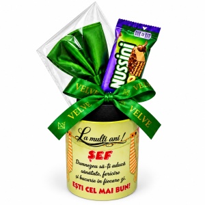 Set cadou pentru sef, Green Edition, cu cana cu mesaj, papion verde, butoni, ac de cravata si Milka Nussini - Img 2
