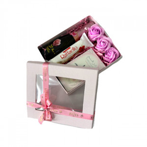 Cadou cu stil pentru femei, Spring Aromas, cu parfum arabesc Dirham Wardi de la Ard al Zaafaran, trandafiri de sapun, spumant Bottega Petalo Vino dell' Amore Moscato 200ml si praline Raffaello 40ml, in cutie cu fundita, Lila 3