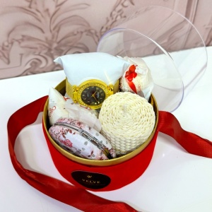 Set elegant Strong Vibe, pentru femei, oglinda, set cu ceas si bratara, praline Raffaello si lumanare decorativa, in cutie eleganta rotunda , Rosu 4atara, raffaello si lumanare