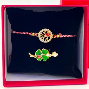 Set Martisor bratara cu snur rosu-alb Copacul Vietii si brosa trifoi verde cu buburuza, in cutie rosie - Img 2