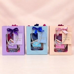 Set pentru copii Stitch Sweet Pink cu plus roz 24 cm, parfum 35 ml si Kinder Chocolate, in punga cadou roz - Img 4