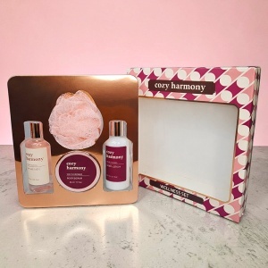 Set pentru femei, Cozy Harmony, cu gel de dus, lotiune de corp si body scrub - Img 3