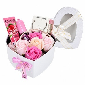 Set pentru fete Rasfat in Roz, cu spray Hello Kitty, bratara, colier si produse cosmetice, in cutie inima cu trandafiri decorativi - Img 2
