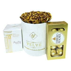 Set premium cu trandafiri de sapun aurii, parfum Barakkat Rouge 540 si Ferrero Rocher