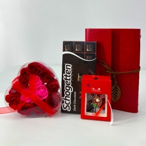 Set Red Romance, trandafiri din sapun in cutie inima, ciocolata Schogetten si jurnal elegant rosu - Img 5