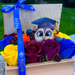 Aranjament Absolvire si Incheiere An Scolar cu Flori de sapun, in Cutie tip Carte si Ornament Decorativ Bufnita cu Toca Festiva - Img 3
