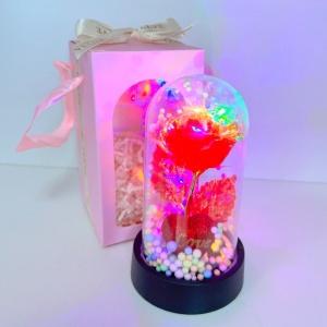 Aranjament Bubble Tea in Love in Cupola Sticla, cu Trandafir artizanal, LED si elemente Valentine's Day in cutie eleganta, Rosu cadoul perfect