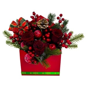 Aranjament Christmas Rouge cu trandafiri rosii criogenati, crengute de brad si decoratiuni de sezon, in cutie eleganta rosie