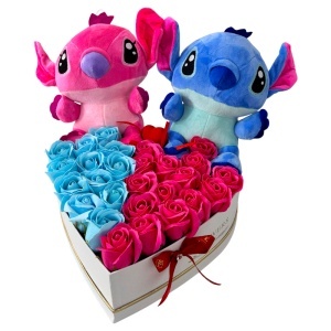 Aranjament cu flori de sapun si jucarii de plus Stitch in cutie in forma de inima - Img 4