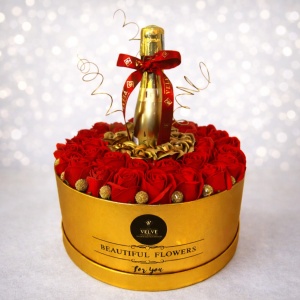 Aranjament de lux Eternal Love cu 43 trandafiri de sapun, perle aurii si Prosecco Bottega Gold, in cutie rotunda premium - Img 3