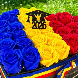 Aranjament floral absolvire 2026, cutie inima cu 31 trandafiri de sapun Tricolor - Img 3
